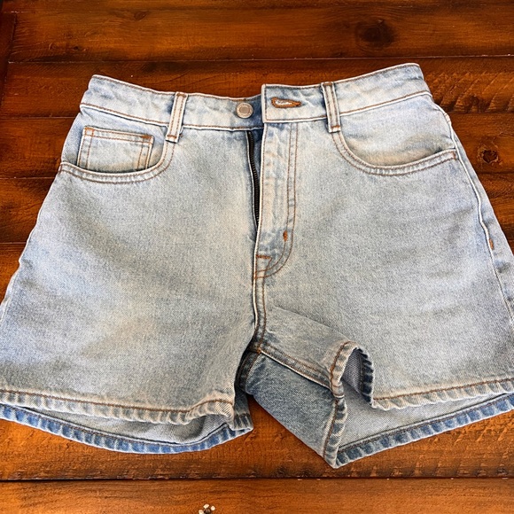 Frank and Oak shorts - Picture 2 of 4